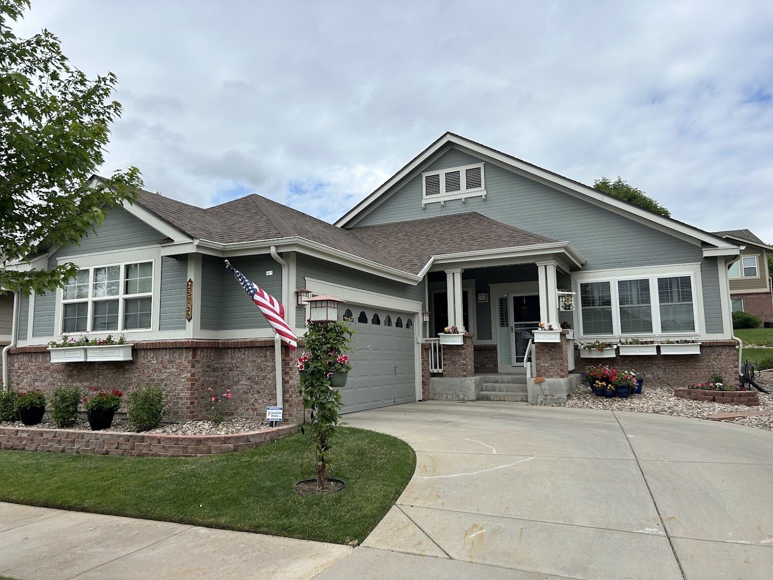 Brick ranch home in Arvada, Colorado with a newly installed gray asphalt shingle roof by ARCM Roofing