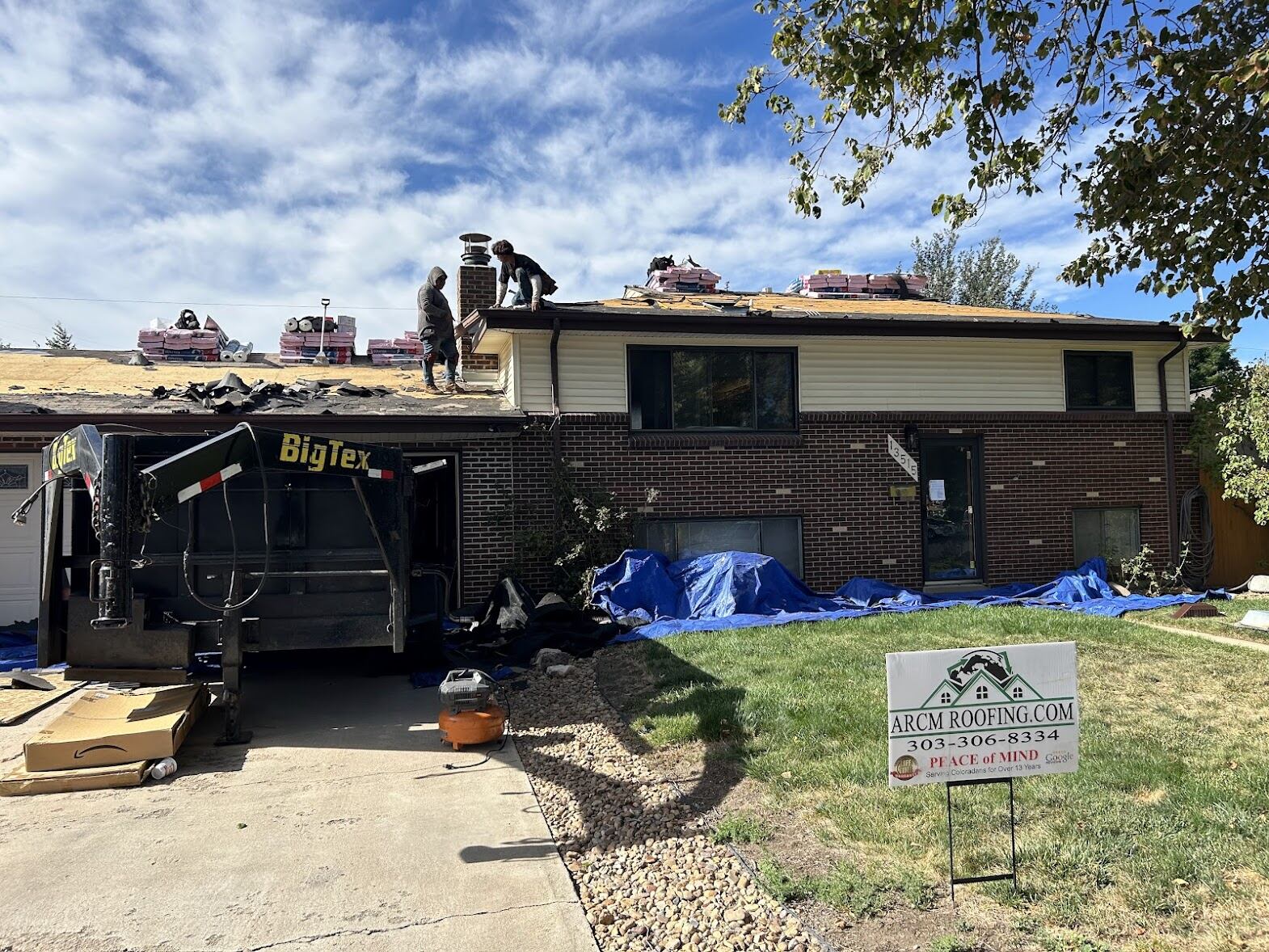 Home in Englewood, Colorado with a new asphalt shingle roof installed by ARCM Roofing