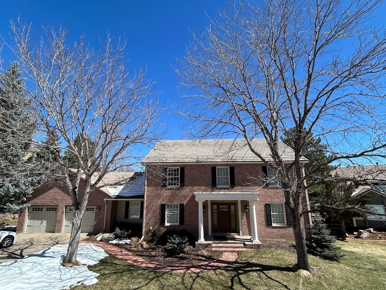 Mountain home surrounded by pines in Evergreen, Colorado with a new roof by ARCM Roofing