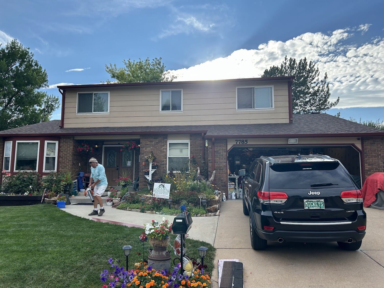 Home in Thornton, Colorado with a completed asphalt shingle roof by ARCM Roofing
